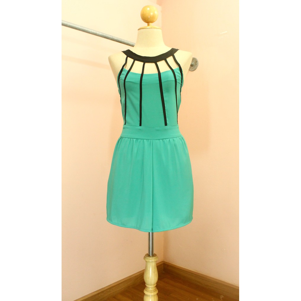 jumpsuit-จั๊มสูท-ขาสั้น-สีเขียว-อกซี่-สายสีดำตัด