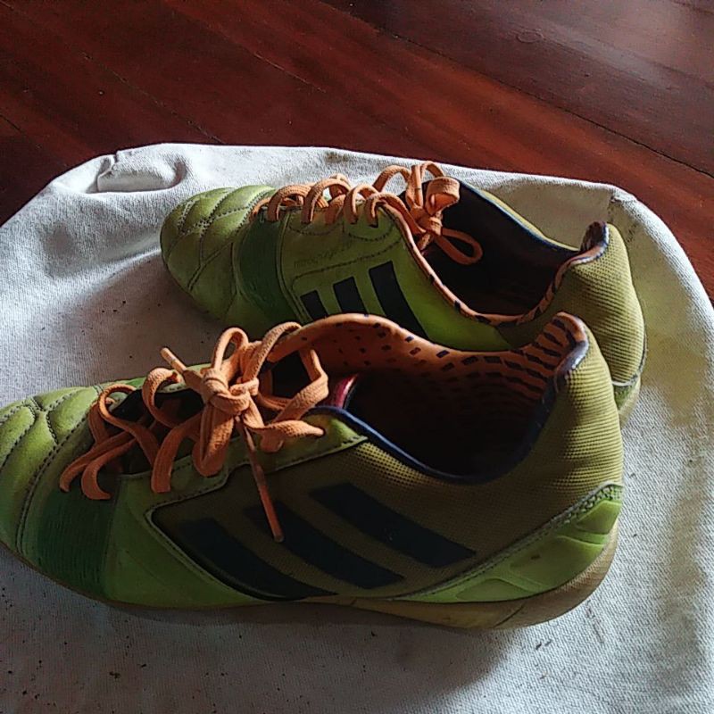 รองเท้าฟุตซอลร้อยปุ่ม-adidas-nitrocharge-แท้