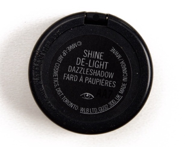 mac-single-eye-shadow-อายชาโดว์ของแม็ค-ของแท้-ของใหม่-มือ-1-สี-shine-de-light-is-a-warm-lavender-with-a-sparkle-finish