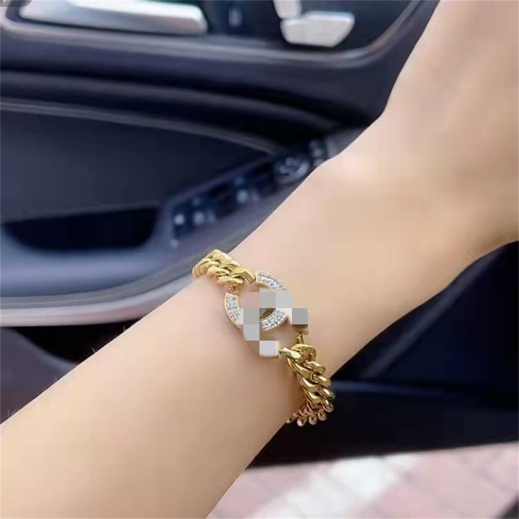 2021-ใหม่สร้อยข้อมือแฟชั่นสแตนเลสสีทองลายตัวอักษร-c-สําหรับผู้หญิง