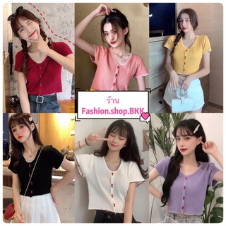 Fashion.shop.BKK ✨ ใหม่ พร้อมส่ง ✨ 🌷 เสื้อครอปไหมพรมกระดุมหน้า แต่งขอบหยักสุดน่ารัก 🌷