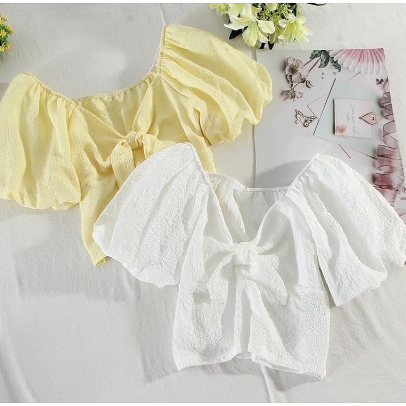 พร้อมส่งครอปแขนสั้นสีพื้นแขนพองๆ-ด้านหน้ามีโบว์เล็กๆน่ารัก