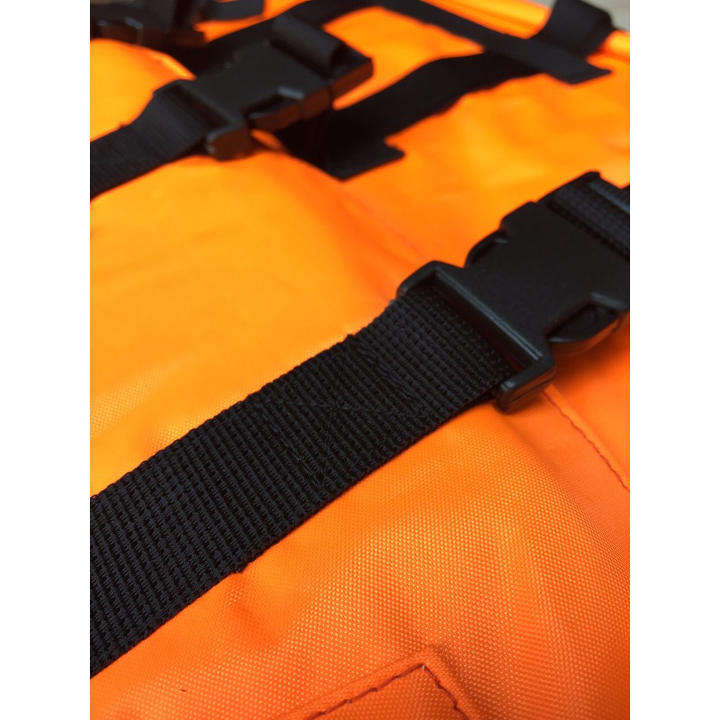 ภาพหน้าปกสินค้าPool Safety Set เซ็ตสำหรับสระว่ายน้ำ ในชุดมีเสื้อชูชีพมาตรฐานอุตสาหกรรมสีส้มขนาดมาตรฐาน1ตัว ห่วงชูชีพโฟมขาวแดง24นิ้ว1ใบ จากร้าน toppacamp บน Shopee