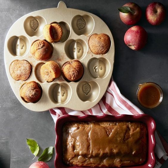 พรีออเดอร์-pre-order-พิมพ์-nordic-ware-non-stick-novelty-apple-slice-cake-pan-usa