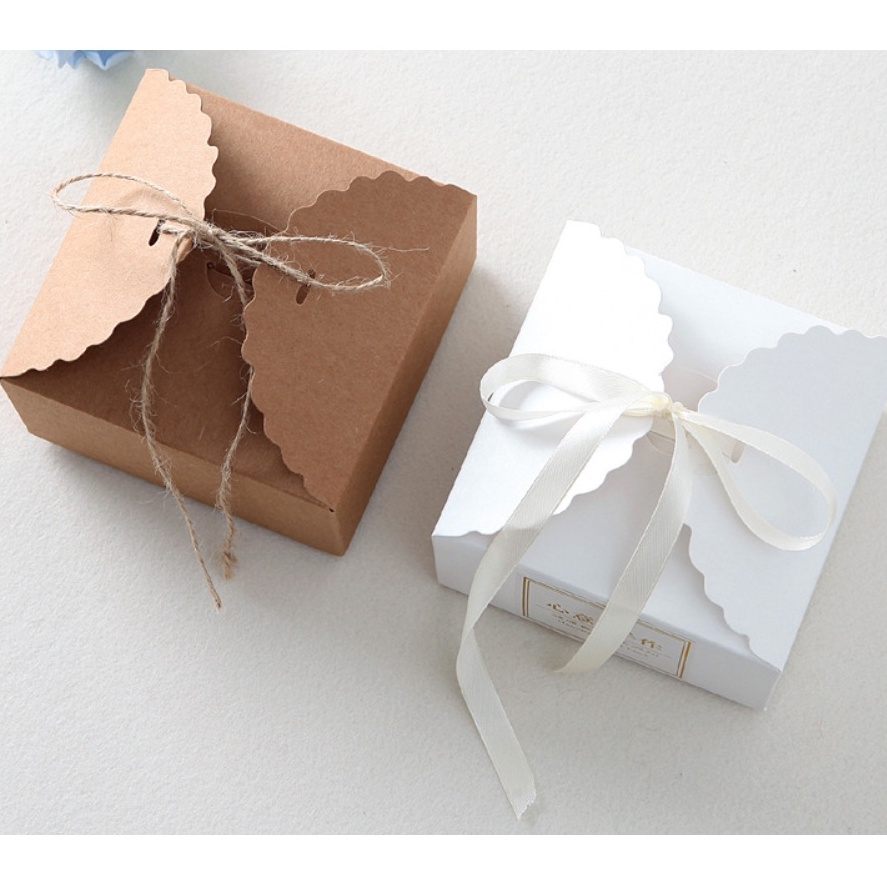 กล่องของขวัญ-ผูกโบว์-กล่องจัดเบรค-กล่องใส่ขนม-กล่องของชำรวย-ทรงสี่เหลี่ยม