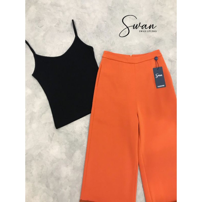 swan-studio-เซทเสื้อสายเดี่ยวสีดำ-ผ้ายืดมากับกางเกงขายาวสีส้ม