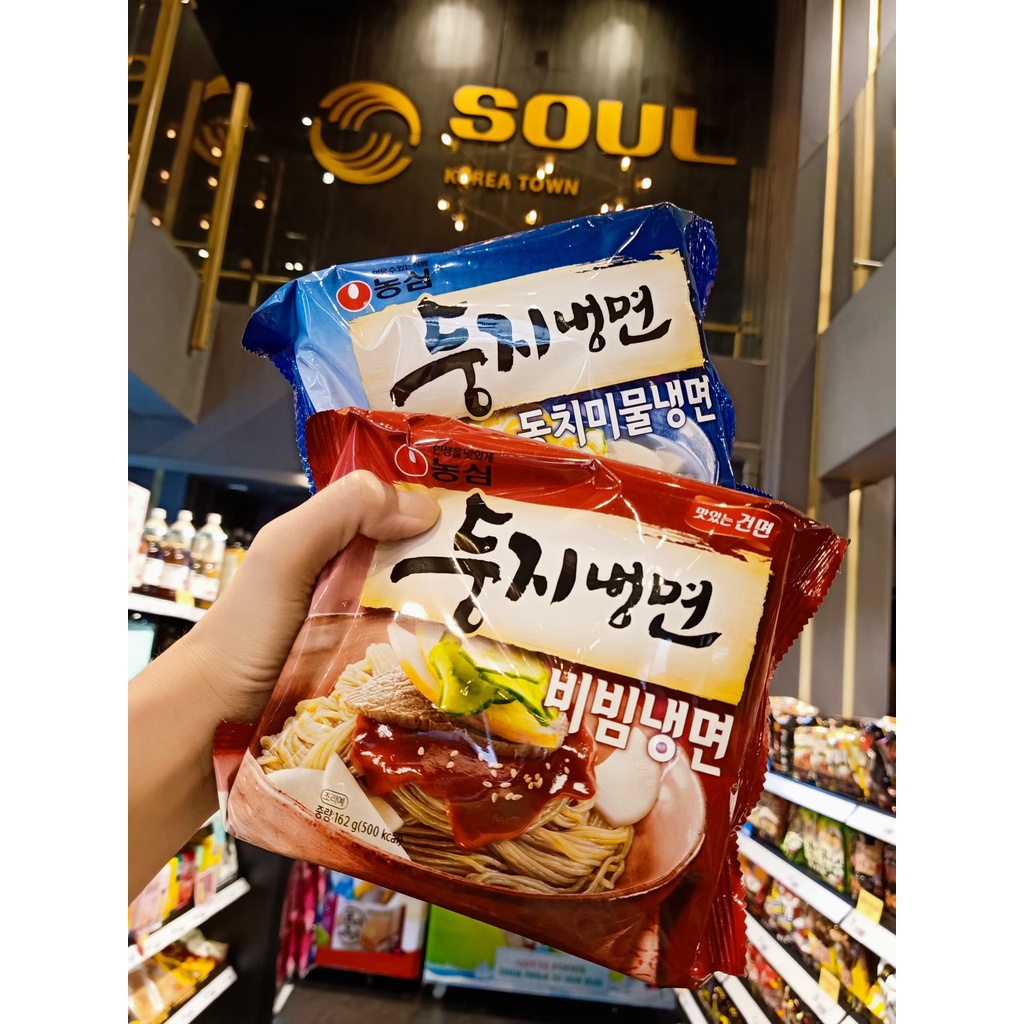 ภาพหน้าปกสินค้าบะหมี่เย็นเกาหลี แบบแห้ง NONGSHIM DUNGJI BIBIM NAENGMYEON 둥지비빔냉면