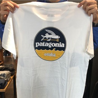 [LEEE]Patagonia เสื้อยืดแขนสั้นผ้าฝ้ายพิมพ์ลายคลาสสิคสําหรับผู้ชายและผู้หญิง คอกลม