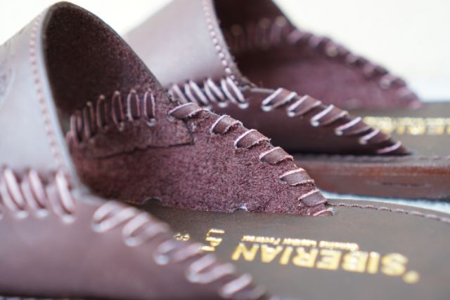 ภาพหน้าปกสินค้ารองเท้าฮาเร่หนังแท้ D.orking genuine leather หนังแท้100%_น้ำตาลเข้ม จากร้าน plus_shop บน Shopee