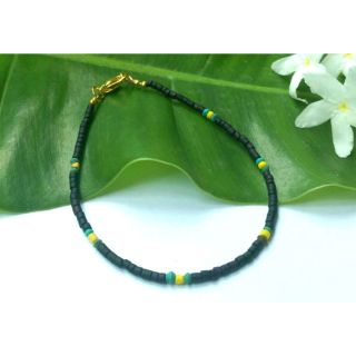 สร้อยข้อมือสีดำพร้อมหินเทอร์คอยส์ Black Glass with Turquoise Tiny Beads Bracelet