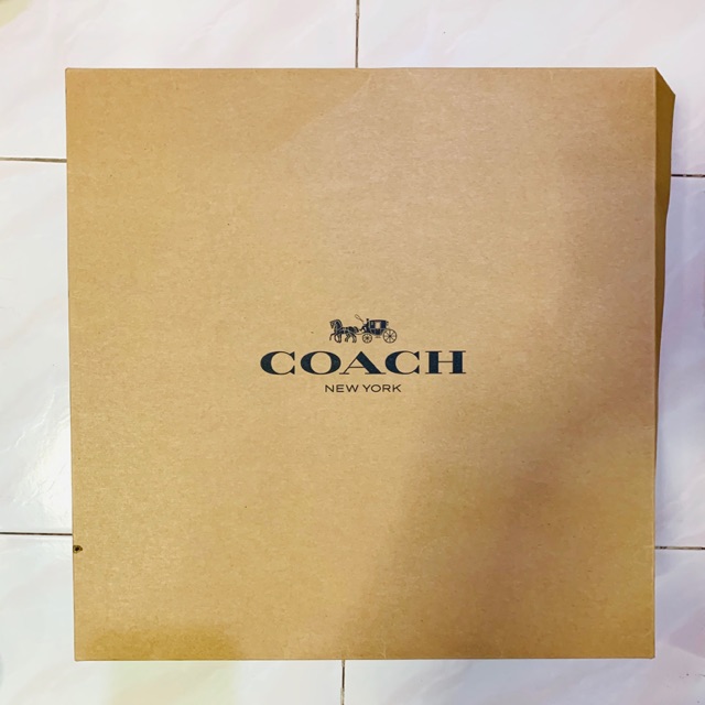 coach-usa-กล่องสำหรับ-กระเป๋า-โคช-hand-bag-coach-ของแท้-ยังไม่เคยใช้งาน-ของแท้-ช็อปอเมริกา-พับใส่กระเป๋าเดินทางมากลับไทย