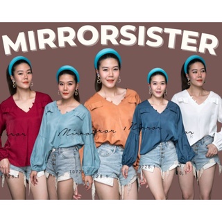 🔖Mirrorsister เสื้อทรงเก๋ ช่วงปลายแขนแต่งพองนิดๆ