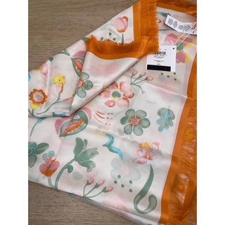 (ผ่อน0%) ผ้าคลุมไหล่ DREAMY LAND SILK SQUARE SCARF (COACH C9003) CHALK ผ้าไหม silk100% สีขาว ลายดอกไม้