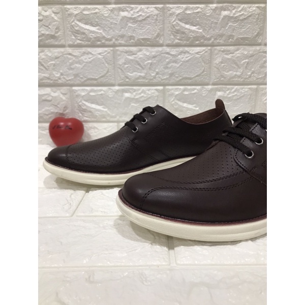 ภาพหน้าปกสินค้ารองเท้าหนังผู้ชายBINSINรุ่นM5626,M5627 จากร้าน y.voy55shoes บน Shopee