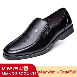ภาพขนาดย่อของภาพหน้าปกสินค้าVMAL รองเท้าหนังผู้ชายรองเท้าชุดธุรกิจรองเท้าหนังลำลองสีดำ 38-45 จากร้าน vmal_official.th บน Shopee