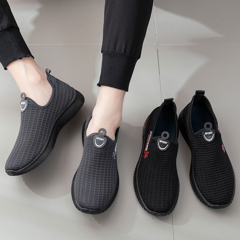 ภาพหน้าปกสินค้าQiaoYiLuo รองเท้าผ้าปักกิ่งเก่าฤดูใบไม้ผลิรองเท้าเดินของพ่อวัยกลางคนและผู้สูงอายุใหม่