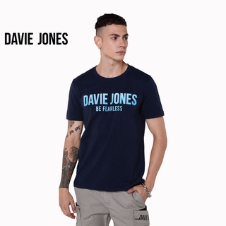 เสื้อยืดใหม่ 2022DAVIE JONES เสื้อยืดพิมพ์ลายโลโก้ สีกรม Graphic Print T-Shirt in navy LG0037MNL XL  XXL 3XL