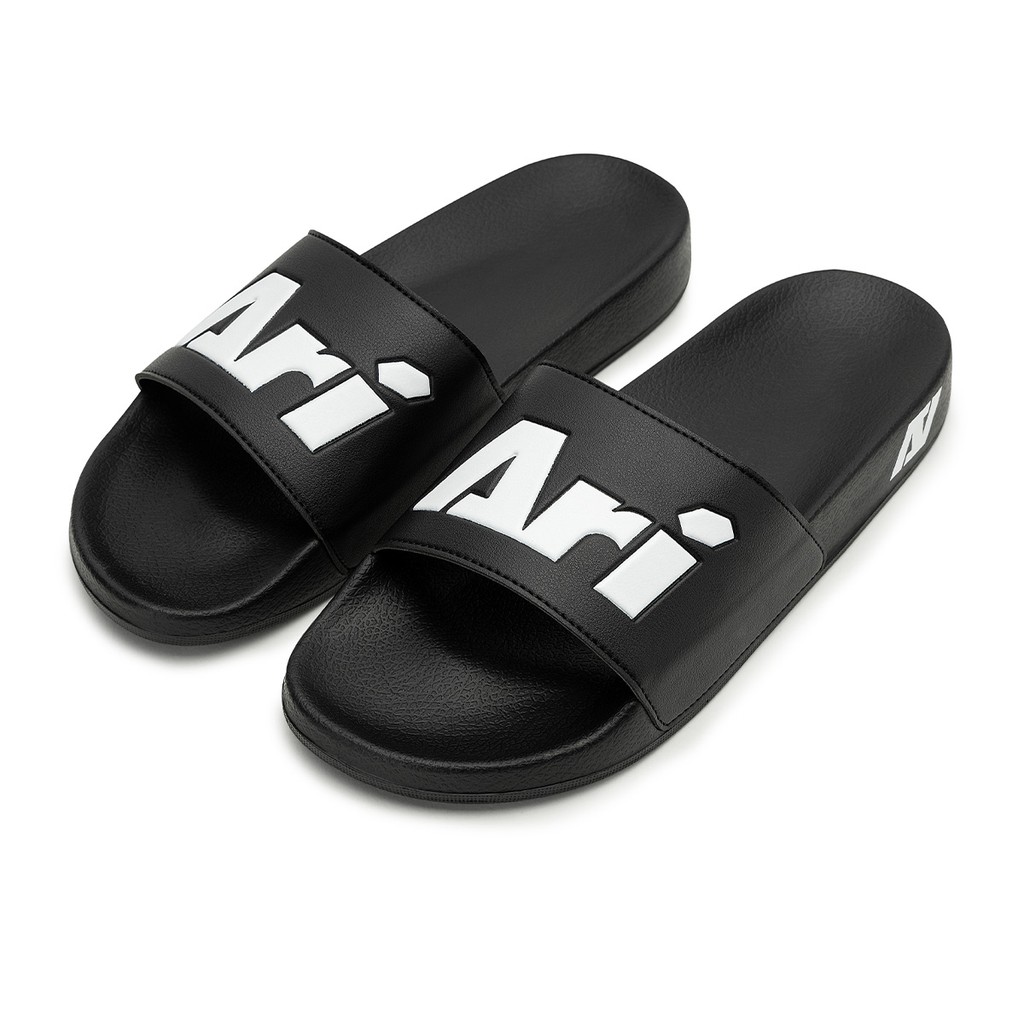 รูปภาพสินค้าแรกของARI SLIDE SANDALS - BLACK/WHITE รองเท้าแตะ อาริ SANDALS สีดำ