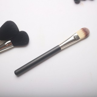 Mac190 แปรงรองพื้นแบบแบนรูปลิ้น Facial Mask Liquid Foundation Makeup Brush