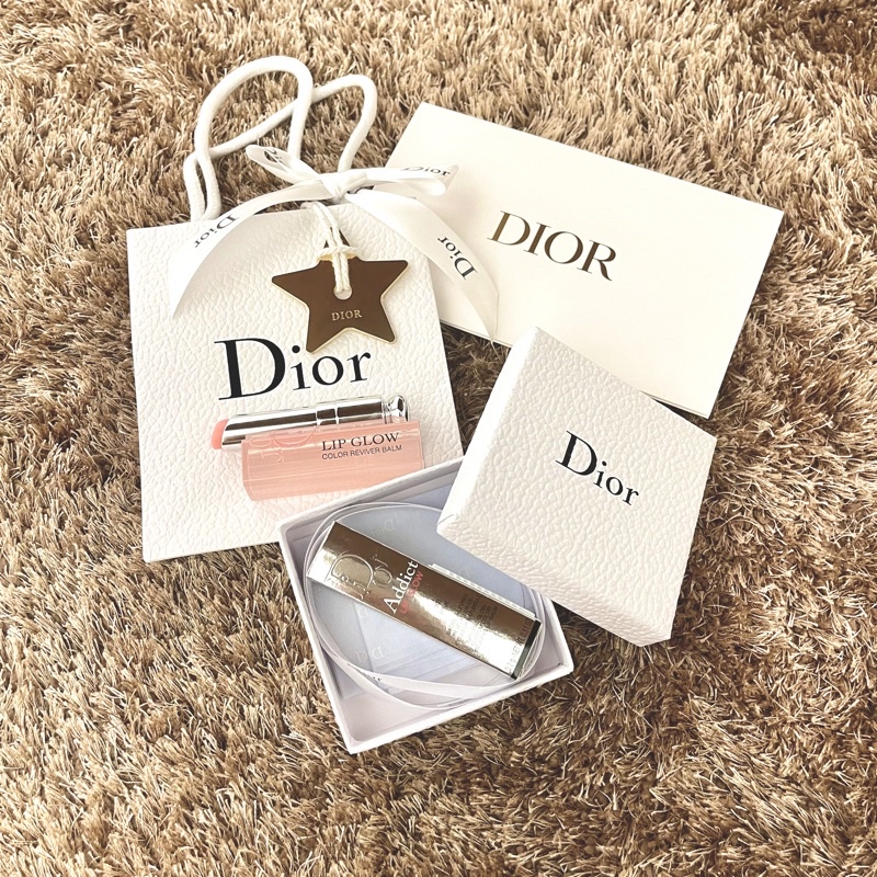 ภาพหน้าปกสินค้าSet ชุดของขวัญดิออร์ Dior Lipstick Set Dior Addict Glow พร้อมกล่อง ถุงกระดาษ ริบบิ้น ชาร์มดาว Dior ทอง สี 001 004 012 จากร้าน hisocandy บน Shopee