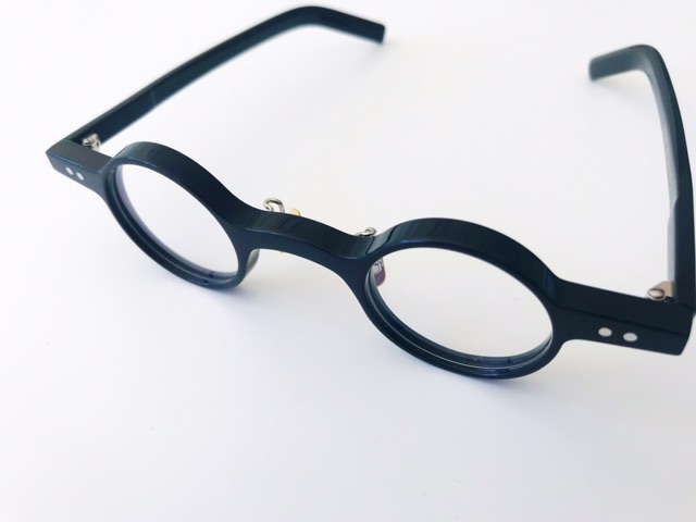 แว่นตา-แว่น-กรอบแว่น-แว่นวินเทจ-กรอบแว่นทรงกลมสีดำแว่นสายตา-classic