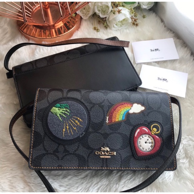 กระเป๋า-coach-f39268-wizard-of-oz-patches-foldover-clutch-crossbody-purse-bag