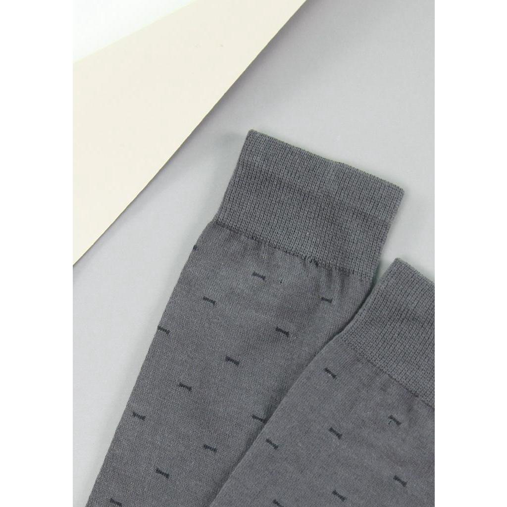 crocodile-grey-socks-with-dash-details-ถุงเท้าข้อยาว