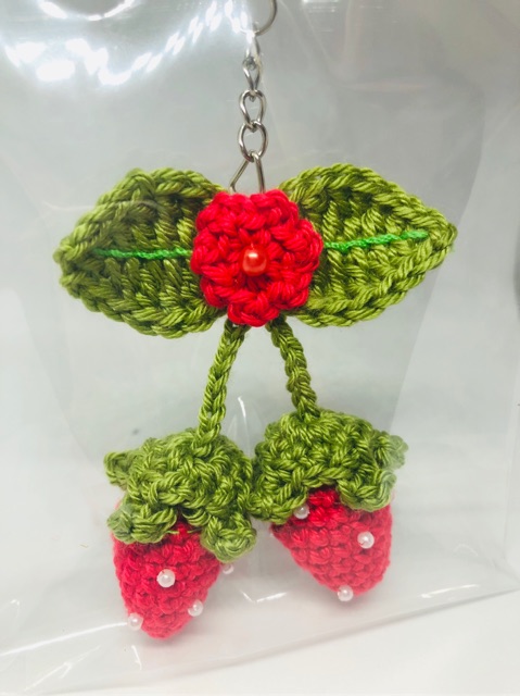 crochet-strawberry-keychain