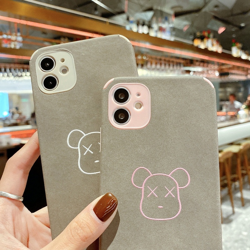 ภาพสินค้าเคสโทรศัพท์มือถือหนังนิ่ม กันตก พิมพ์ลาย KAWS สี่มุม สําหรับ iPhone 13 Pro Max จากร้าน iphone13.th บน Shopee ภาพที่ 4