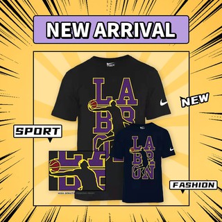 Tee - NIKE LeBron พิมพ์เสื้อยืดแขนสั้นแฟชั่นผู้ชาย (สีดําและสีน้ําเงินเข้ม)