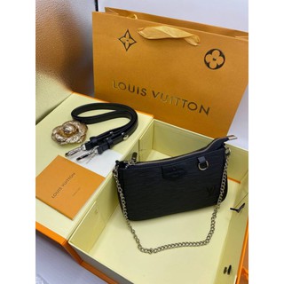 กระเป๋า​สะพาย​ข้าง​ Louis​ Vuitton​