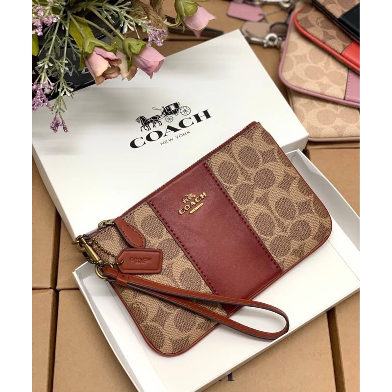 ค่ะ-coach-small-wristlet-in-colorblock-signature