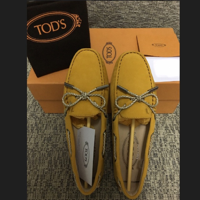 New! รองเท้า Tod’s ของแท้ สีเหลือง | Shopee Thailand