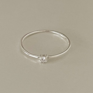 สินค้า Your wishlist / แหวนเกลี้ยงเงินแท้ ประดับเพชร cz จิ๋วทรงเหลี่ยม / Tiny diamond square Silver 925 ring