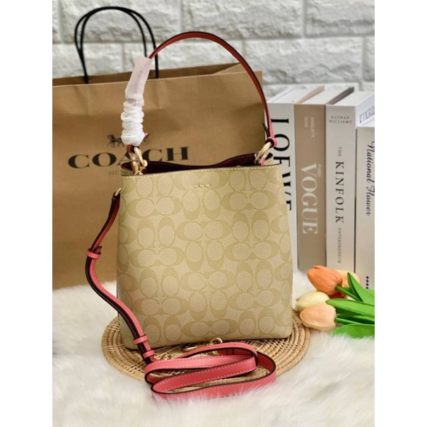 coach-small-town-bucket-bag-in-signature-2312