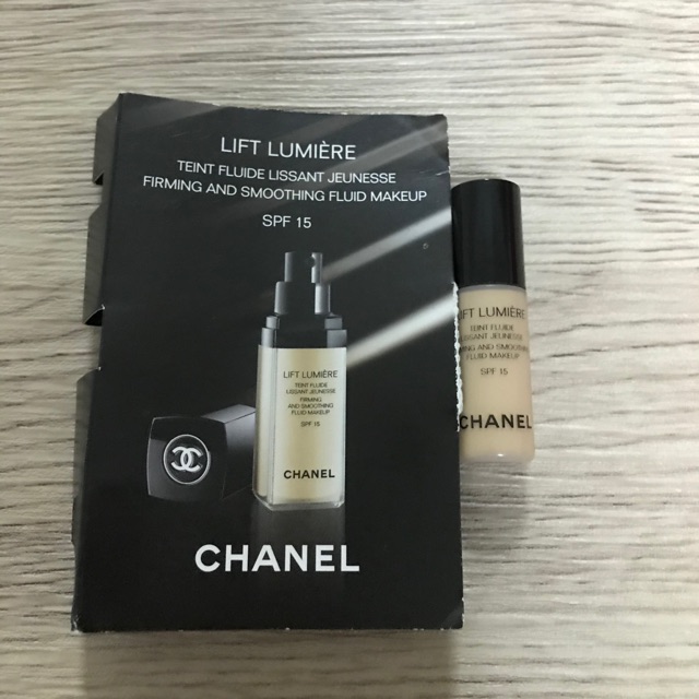 Chanel Lift Lumiere foundation สี 20 clair ขนาด2.5 ml