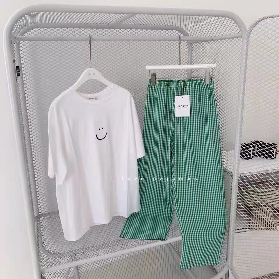 ชุดนอน-ชุดนอนผ้าคอตตอน-ชุดนอนผู้หญิง-ชุดนอนแขนสั้นขาสั้น-เสื้อยืดคอกลม-กางเกงลายสก็อต-p78
