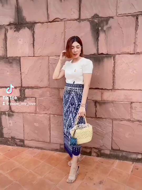 ผ้าถุงสำเร็จลายลิซ่า ผ้าฝ้ายพิมพ์ลาย เชือกผูกข้าง สีสวยสดใส ส่งไว By นครพนม พร้อมส่ง มุมมองที่ 2