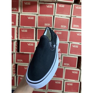 ภาพหน้าปกสินค้าVans Classic Slip On สีดำ-ขาว ✅ พร้อมกล่อง/จ่ายชำระปลายทางได้ ซึ่งคุณอาจชอบสินค้านี้