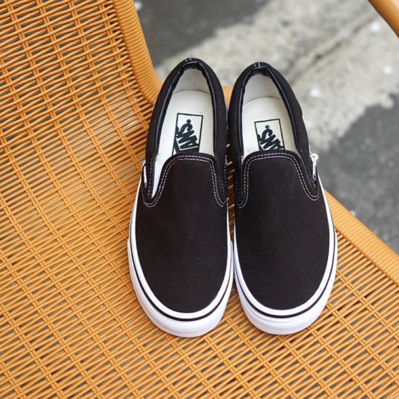 vans-classic-slip-on-สีดำ-ขาว-พร้อมกล่อง-จ่ายชำระปลายทางได้