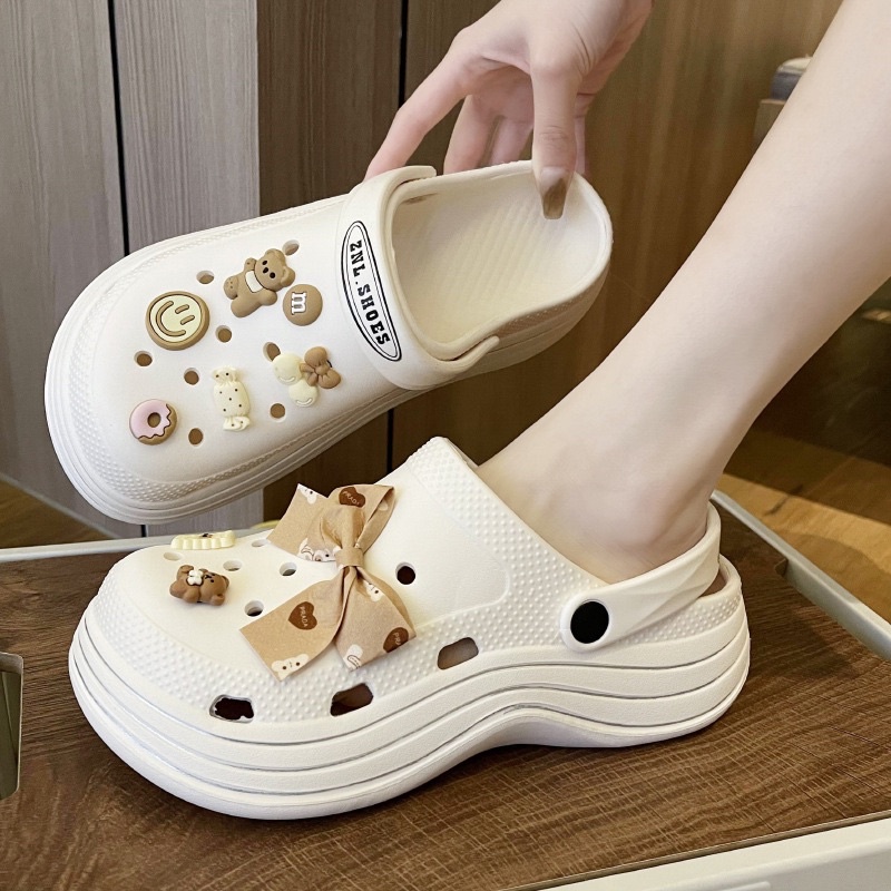 ภาพสินค้าพร้อมส่ง รองเท้าสไตล์เกาหลี รองเท้าหัวโต แบบสวมรัดส้น ลายน้องหมี พื้นสูง 4 ซม. พื้นนิ่ม จากร้าน plaikhemshop บน Shopee ภาพที่ 1