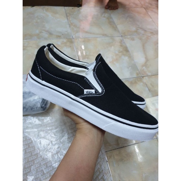 รองท้าผ้าใบ-แบบสวม-vans