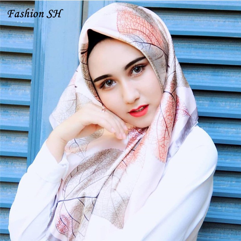 ภาพหน้าปกสินค้าFashion printed muslim lady turban silk shawl M90119 จากร้าน zhengdashun.th บน Shopee