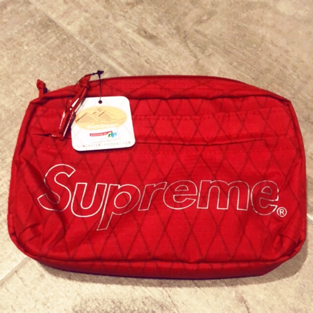 Supreme FW18 Shoulder Bag (Red) ❌️SOLD OUT❌️- @rockbottomcity Line 📲  @rockbottomcity Facebook ➡️ Rock Bottom City Direct Message…