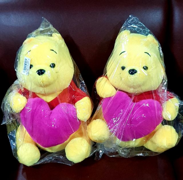 นำเข้าจากญี่ปุ่น-หมีพูห์-อุ้มหัวใจ-winnie-the-pooh-ขนาด-40-cm-ของขวัญ-ของdisney