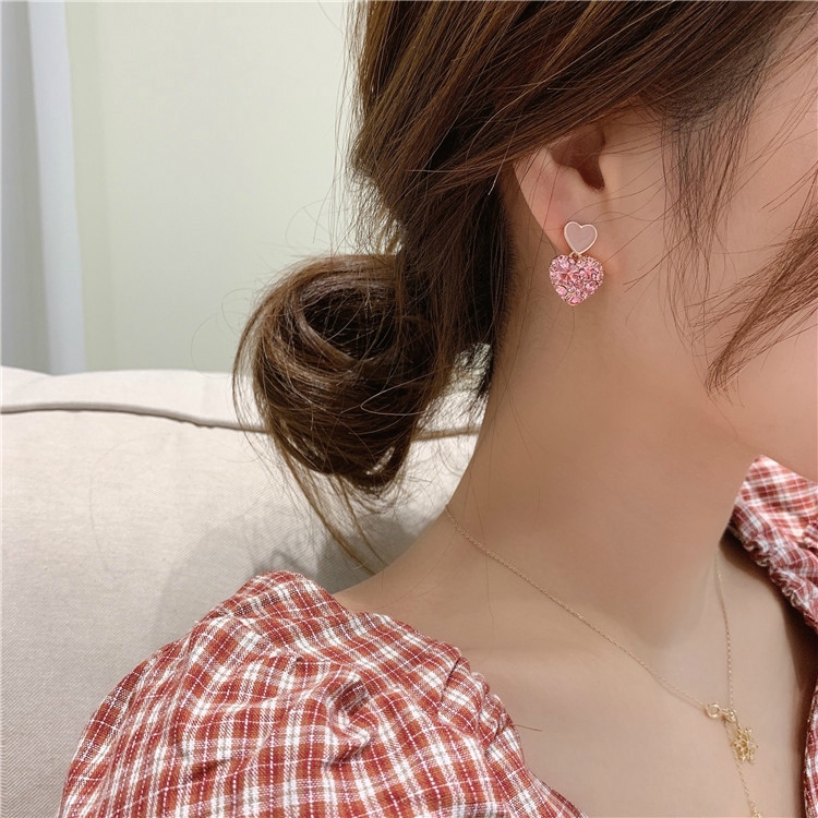 ภาพหน้าปกสินค้าต่างหู รูปหัวใจ ประดับเพชร สีชมพู สไตล์เกาหลี สําหรับผู้หญิง จากร้าน a18270988770s.th บน Shopee