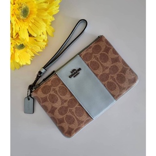 กระเป๋าคล้องมือซิปเดียว Coach 32445 Small Wristlet In Colorblock Signature Canvas งานshop ลายซี สีฟ้า 7 นิ้ว