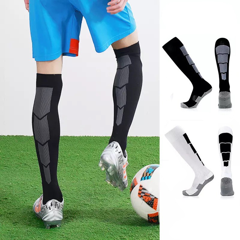 ภาพหน้าปกสินค้าถุงเท้าฟุตบอล ยาวใต้เข่า สำหรับผู้ชาย size 38-45 Men Football Sock simplekey_