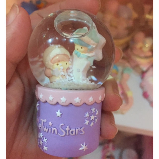 snow-globe-littletwinstars