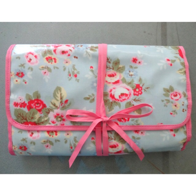 Cath Kidston Roll wash bag oc trailing floral Shopee Thailand